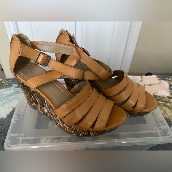 Kenneth Cole reaction snake platform wedges - Picture 2 of 2